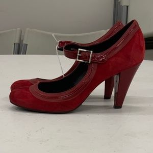 Gianni Bini suede & Patent leather red pump